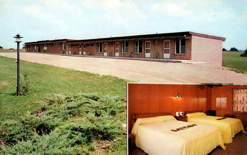 Gateway Motel - Vintage Postcard